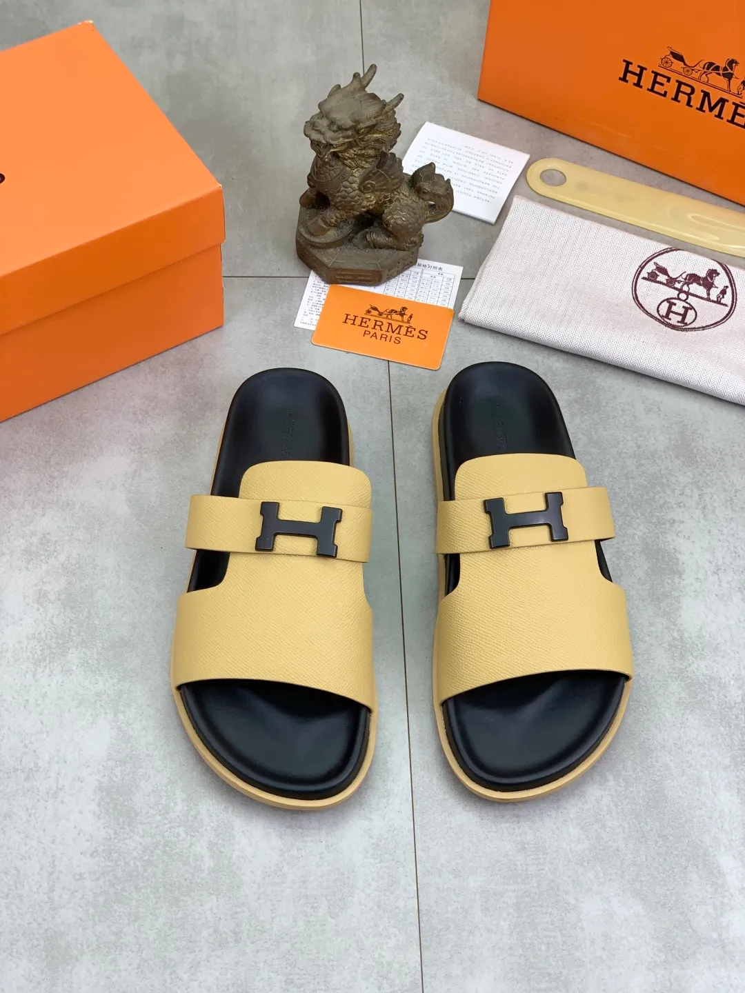 Men's shoes 💰P440 New [HERMES] high-end quality new Hermès slippers, made of imported cross-grain calfskin, wear-resistant and non-slip rubber outsole. Fashionable and elegant code number: 39-44 (38 45 46 customized)
